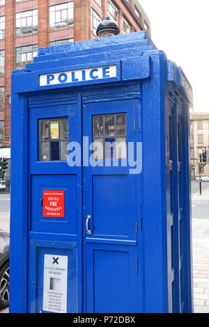 Blaue Polizei, Dr Who TARDIS, Merchant City, Glasgow, Stadtzentrum, Schottland, UK Stockfoto