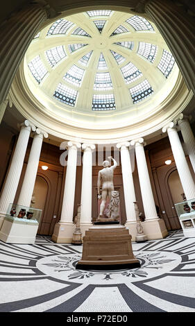 Antinous, Statue an der Dame Hebel Art Gallery, Port Sunlight Village, untere Rd, Bebington, Wirral, North West England, UK, CH62 5EQ Stockfoto