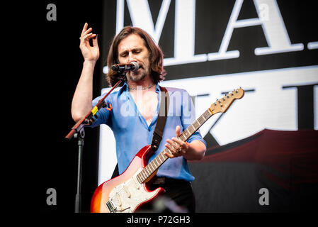 Barolo, Italien. 02 Juli, 2018. Die italienische Rockband Marlene Kuntz live auf der Bühne des Collisioni Festival 2018, Öffnung für Tour der Depeche Mode 'Global Spirit' 2018. Credit: Alessandro Bosio/Pacific Press/Alamy leben Nachrichten Stockfoto