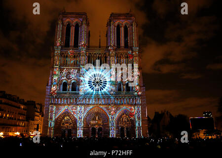 Ton- und Licht Show am Notre Dame de Paris Kathedrale, Weltkulturerbe der UNESCO, Paris, Frankreich, Europa Stockfoto