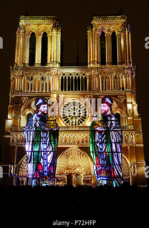 Ton- und Licht Show am Notre Dame de Paris Kathedrale, Weltkulturerbe der UNESCO, Paris, Frankreich, Europa Stockfoto