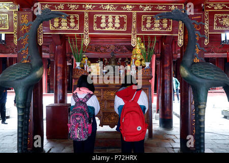 Altar des Konfuzius, Tempel der Literatur, eine konfuzianische Tempel früher ein Zentrum des Lernens in Hanoi, Vietnam, Indochina, Südostasien, Asien Stockfoto