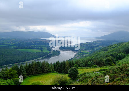 Newry Kanal fließt in die Carlingford Lough bei Warrenpoint, County Down, Ulster, Nordirland, Großbritannien, Europa Stockfoto