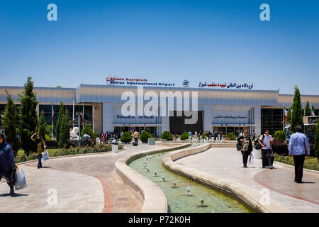 Shiraz, Iran - Juni, 2018: Shiraz Shahid Dastgheib International Airport Abflug terminal Architektur. Shiraz Flughafen ist einer der verkehrsreichsten Flughafen Stockfoto