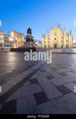 Statue von Vittorio Emanuele II-Denkmal und den Mailänder Dom (Duomo), Mailand, Lombardei, Italien, Europa Stockfoto