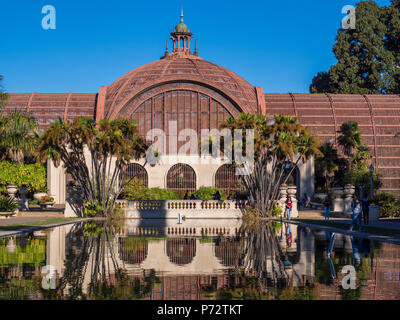 Botanische Gebäude und Lily Pond, Balboa Park, San Diego, Kalifornien. Stockfoto