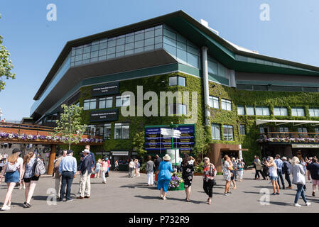 London, Großbritannien. 3. Juli 2018. Das Gelände der Der All England Lawn Tennis und Croquet Club während der Wimbledon Tennis Championships 2018, Tag 2. London, Großbritannien, 03. Juli 2018 Credit: Raymond Tang/Alamy leben Nachrichten Stockfoto