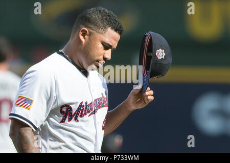 Milwaukee, WI, USA. 3. Juli 2018. Milwaukee Brewers Krug Junior Guerra #41 Wanderungen weg vom Damm in der Major League Baseball Spiel zwischen den Milwaukee Brewers und die Minnesota Twins am Miller Park in Milwaukee, WI. John Fisher/CSM/Alamy leben Nachrichten Stockfoto