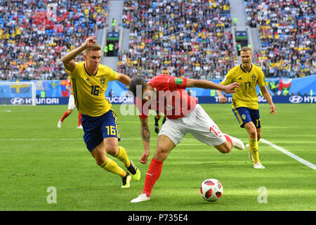 St. Petersburg, Russland. 03 Juli, 2018. Ricardo Rodriguez (SUI), Aktion, Duelle gegen Emil KRAFTH (SWE). Schweden (SWE) - Schweiz (SUI) 1-0, Runde 16 Runde 16, Spiel 55, am 07/03/2018 in Sankt Petersburg, Arena Saint Petersburg. Fußball-WM 2018 in Russland vom 14.06. - 15.07.2018. | Verwendung der weltweiten Kredit: dpa/Alamy leben Nachrichten Stockfoto