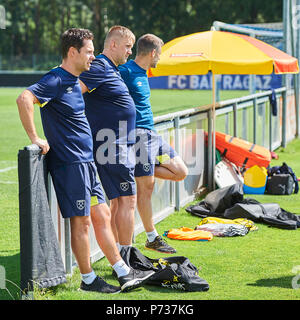 Bad Ragaz, Schweiz. 4. Juli 2018. West Ham United Assistant Coaches während dem Training der Ersten Mannschaft von West Ham United am Sportplatz Ri-Au in Bad Ragaz. Die Hämmer Aufenthalt in Bad Ragaz für zwei Wochen für die Premier League Saison 2018/2019 vorzubereiten. Credit: Rolf Simeon/Alamy leben Nachrichten Stockfoto