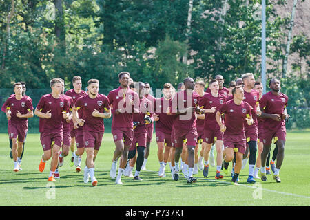 Bad Ragaz, Schweiz. 4. Juli 2018. West Ham United Spieler während dem Training der Ersten Mannschaft von West Ham United am Sportplatz Ri-Au in Bad Ragaz. Die Hämmer Aufenthalt in Bad Ragaz für zwei Wochen für die Premier League Saison 2018/2019 vorzubereiten. Credit: Rolf Simeon/Alamy leben Nachrichten Stockfoto