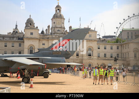 London UK > 4. Juli 2018. Figher Jets sind auf dem Display am Pferd Gayards Parade in die Vorbereitungen für die RAF Centenary wie die Royal Air Force feiert 100 Jahre seit der Gründung im Jahr 1918 forned nach dem Ersten Weltkrieg Credit: Amer ghazzal/Alamy Live News war Stockfoto