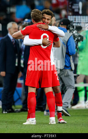 Harry Kane von England und Dele Alli von England feiern, nachdem die 2018 FIFA World Cup Runde 16 Match zwischen Kolumbien und England bei Spartak Stadium am 3. Juli 2018 in Moskau, Russland. (Foto von Daniel Chesterton/phcimages.com) Stockfoto