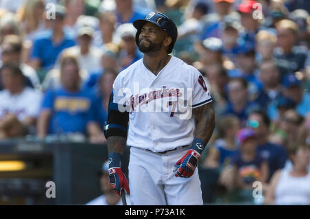 Milwaukee, WI, USA. 3. Juli 2018. Milwaukee Brewers Eric Thames #7 der Major League Baseball Spiel zwischen den Milwaukee Brewers und die Minnesota Twins am Miller Park in Milwaukee, WI. John Fisher/CSM/Alamy leben Nachrichten Stockfoto