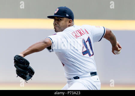 Milwaukee, WI, USA. 3. Juli 2018. Milwaukee Brewers Krug Junior Guerra #41 liefert ein Pitch während der Major League Baseball Spiel zwischen den Milwaukee Brewers und die Minnesota Twins am Miller Park in Milwaukee, WI. John Fisher/CSM/Alamy leben Nachrichten Stockfoto
