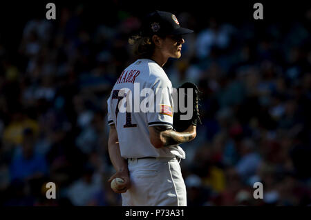 Milwaukee, WI, USA. 3. Juli 2018. Milwaukee Brewers relief Pitcher Josh Hader #71 liefert ein Pitch während der Major League Baseball Spiel zwischen den Milwaukee Brewers und die Minnesota Twins am Miller Park in Milwaukee, WI. John Fisher/CSM/Alamy leben Nachrichten Stockfoto