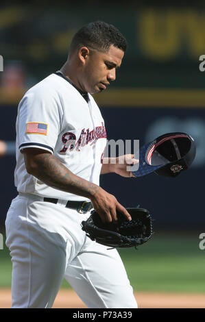 Milwaukee, WI, USA. 3. Juli 2018. Milwaukee Brewers Krug Junior Guerra #41 Wanderungen weg vom Damm in der Major League Baseball Spiel zwischen den Milwaukee Brewers und die Minnesota Twins am Miller Park in Milwaukee, WI. John Fisher/CSM/Alamy leben Nachrichten Stockfoto