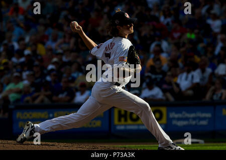 Milwaukee, WI, USA. 3. Juli 2018. Milwaukee Brewers relief Pitcher Josh Hader #71 liefert ein Pitch während der Major League Baseball Spiel zwischen den Milwaukee Brewers und die Minnesota Twins am Miller Park in Milwaukee, WI. John Fisher/CSM/Alamy leben Nachrichten Stockfoto