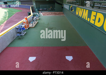 Milwaukee, WI, USA. 3. Juli 2018. Besuchen team Großraum vor der Major League Baseball Spiel zwischen den Milwaukee Brewers und die Minnesota Twins am Miller Park in Milwaukee, WI. John Fisher/CSM/Alamy leben Nachrichten Stockfoto