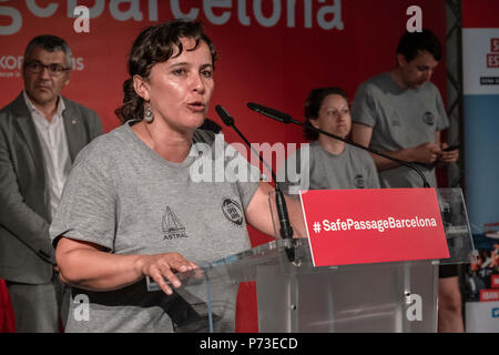 Barcelona, Katalonien, Spanien. 4. Juli 2018. Ana Miranda (BNG) ist während der Pressekonferenz gesehen. Nach der Ankunft in Barcelona der Rettung Schiff mit offenen Armen, des Auto Camps, Führer der ProActiva offenen Armen durch den Bürgermeister von Barcelona, Ada Colau und mehrere Abgeordnete des Europäischen Parlaments begleitet, nahmen an der Presse in einer Pressekonferenz. Credit: Paco Freire/SOPA Images/ZUMA Draht/Alamy leben Nachrichten Stockfoto