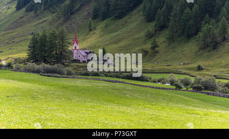 Schloss von Taufers und Val Aurina Stockfoto