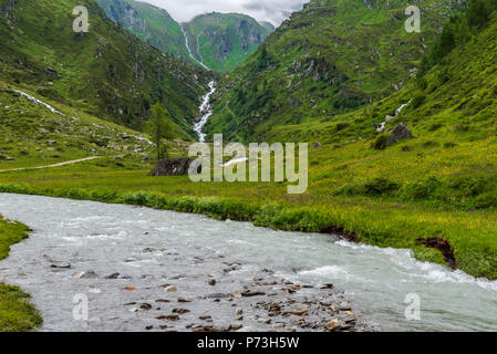 Schloss von Taufers und Val Aurina Stockfoto