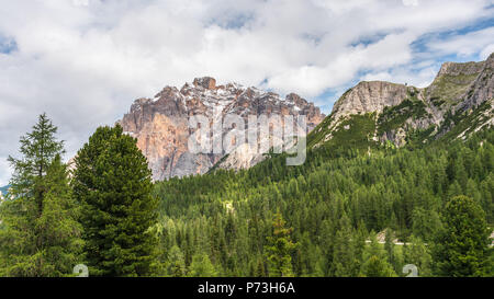 Schloss von Taufers und Val Aurina Stockfoto