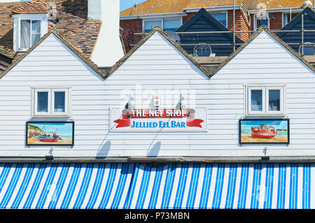 Die Net Shop Sülze Eel Bar in der Altstadt von Hastings, an der Küste von Sussex, Großbritannien Stockfoto