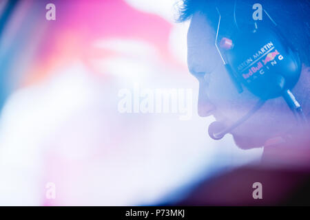 Red Bull Teamchef Christian Horner bei der Arbeit. Credit: Sergey Savrasov/Spacesuit Medien. Stockfoto