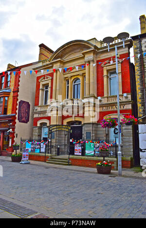 Carnegie House, Bridgend. Im Jahre 1907 als Bibliothek mit einem substanziellen Beitrag von £ 2000 von Andrew Carnegie der Scottish - amerikanische Philanthrop gebaut. Stockfoto