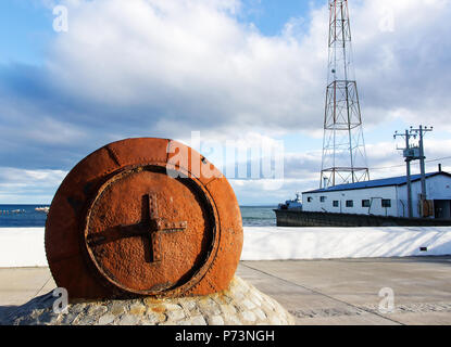 Alte rost Unterwasser Kamera ist ein Denkmal für die Entdecker des Ozeans in Punta Arenas, Chile eingeweiht Stockfoto