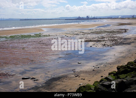 Strand von Seaton Carew Hartlepool, England an einem Sommertag Tide Ausgehen Stockfoto