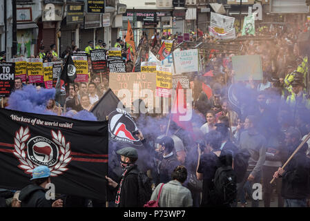 London, Großbritannien. 23. Juni 2016. Bis zu 500 Demonstranten März von der Aldgate East London zu News UK HQ. Als der März hat es seinen Weg durch die Stadt von Lond Stockfoto