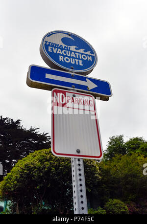 Tsunami Evacuation Route Zeichen in Newport, Oregon Stockfoto