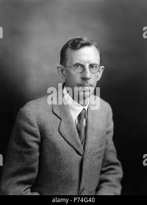 Clinton Joseph Davisson (1881 - 1958), war ein US-amerikanischer Physiker, 1937 Nobelpreis für Physik (die er gemeinsam mit George Paget Thomson) für seine Entdeckung der Elektronenbeugung im Davisson-Germer Experiment gewonnen. (Foto: November 1937) Stockfoto