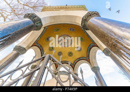 Der Deutsche Brunnen ist ein Pavillon gestaltete Brunnen in der nördlichen Ende der alten Hippodrom (Sultanahmet Square), Istanbul, Türkei. Stockfoto