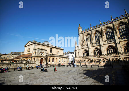 Kingston Paradeplatz Bath Abbey und die römischen Bäder Gebäude im historischen Stadtzentrum von Bath England Großbritannien Stockfoto