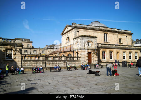 Kingston Paradeplatz und die römischen Bäder Gebäude im historischen Stadtzentrum von Bath England Großbritannien Stockfoto