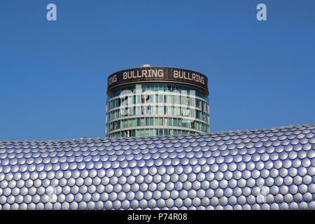Birmingham, Vereinigtes Königreich: 29. Juni 2018: Street View von Kaufhaus Selfridges in der Park Street - Teil der Bullring Shopping Centre. Stockfoto