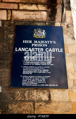 Warnung und Stvollzg Schild am Eingang des Schloss von Lancaster lancaster England Großbritannien Stockfoto