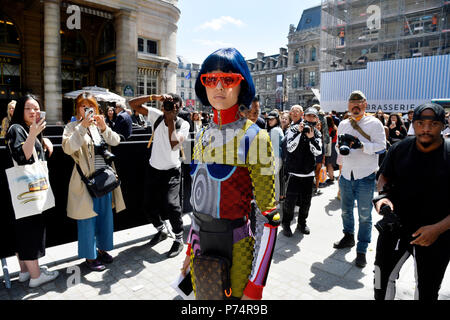 Sita Abellan bei Louis Vuitton - Paris Fashion Week Männer Frühling Sommer 2019 - Palais Royal - Paris - Frankreich Stockfoto