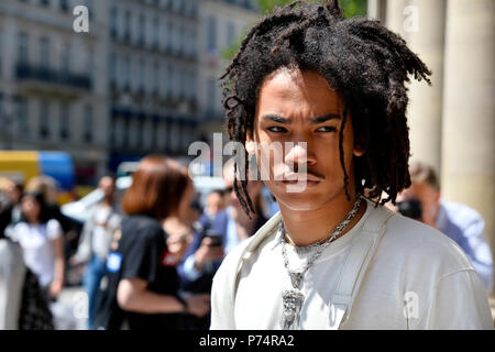 Luka Sabbat bei Louis Vuitton - Paris Fashion Week Männer Frühling Sommer 2019 - Palais Royal - Paris - Frankreich Stockfoto