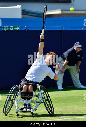 Alfie Hewett (GB) spielen in einer Demonstration Rollstuhl Tennis Spiel während der Natur Tal International, Eastbourne, 29. Juni 2018 Stockfoto