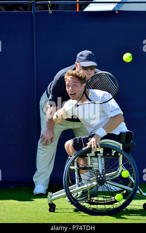 Alfie Hewett (GB) spielen in einer Demonstration Rollstuhl Tennis Spiel während der Natur Tal International, Eastbourne, 29. Juni 2018 Stockfoto