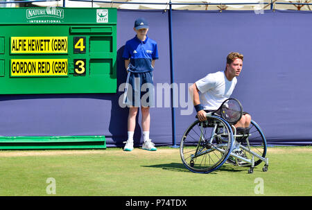 Alfie Hewett (GB) spielen in einer Demonstration Rollstuhl Tennis Spiel während der Natur Tal International, Eastbourne, 29. Juni 2018 Stockfoto