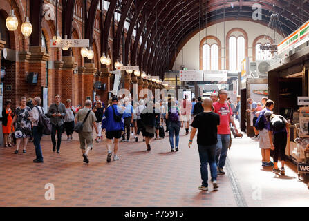 Kopenhagen, Dänemark - Juni 27, 2018 : In der Wartehalle auf dem Kopenhagener Hauptbahnhof entfernt. Stockfoto