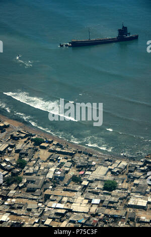 Luftaufnahme eines Schiffs Wrack vor der Küste von Ghana Stockfoto