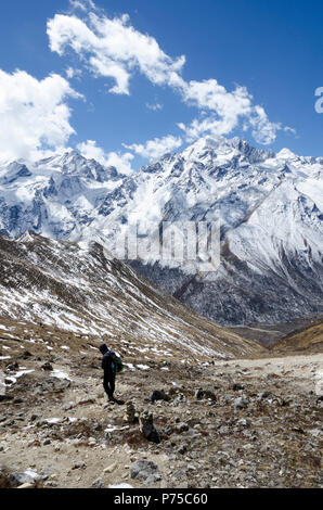 Wanderer in den Bergen, Kyanjin Gompa, Langtang, Nepal Stockfoto