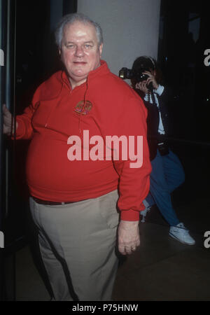 BEVERLY HILLS, Ca - 18. Januar: Schauspieler Charles Durning besucht die 49. jährliche Golden Globe Awards am 18. Januar 1992 im Beverly Hilton Hotel in Beverly Hills, Kalifornien. Foto von Barry King/Alamy Stock Foto Stockfoto