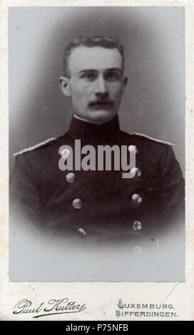Lëtzebuergesch: Ger sougenannte Carte de Visite (CdV) vum Fotograf Paul Kutter. 176 Paul Kutter, CDV Mann eine einheitliche-102 Stockfoto